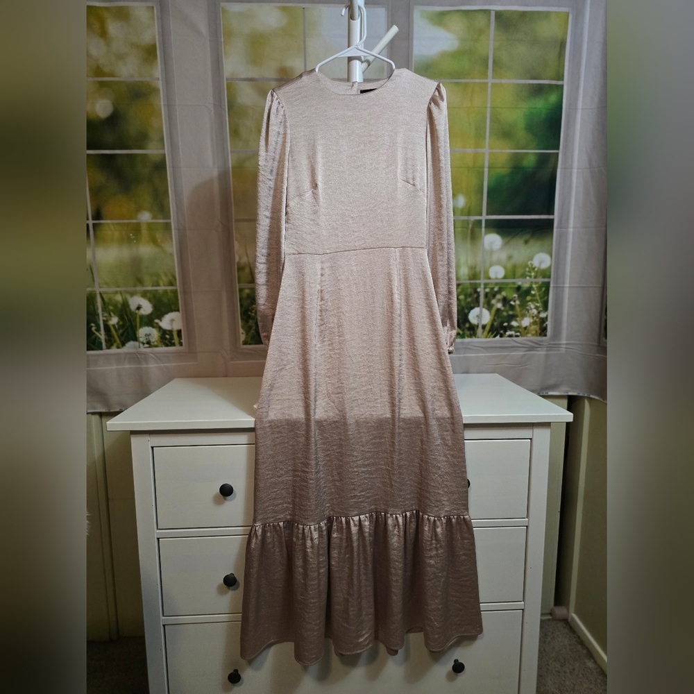 Spirit Champagne Shimmer Puff Sleeve Maxi Dress w/ Back Cutout – Small